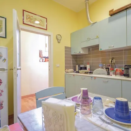 Apartment Three-bedroom In Rom